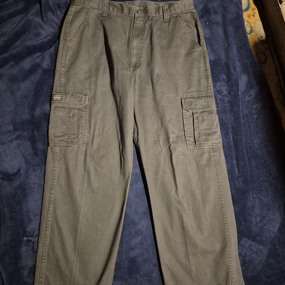 Men's Wrangler Relaxed Fit Cargo Pants in Grey Size 36x32 NWOT